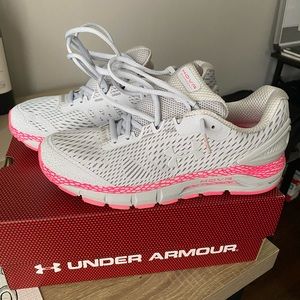 Under Armour Sneakers